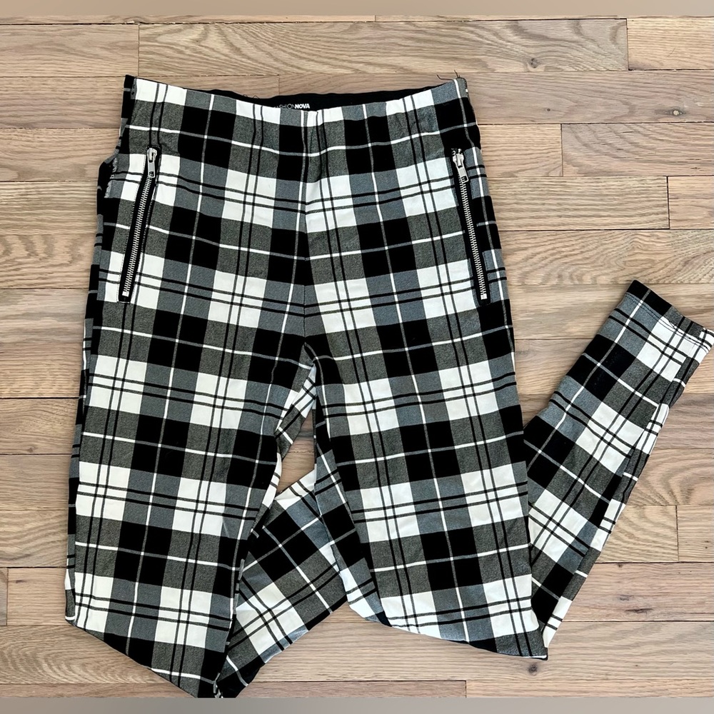 Plaid Jeggings with Elastic Waist & Zipper Pockets